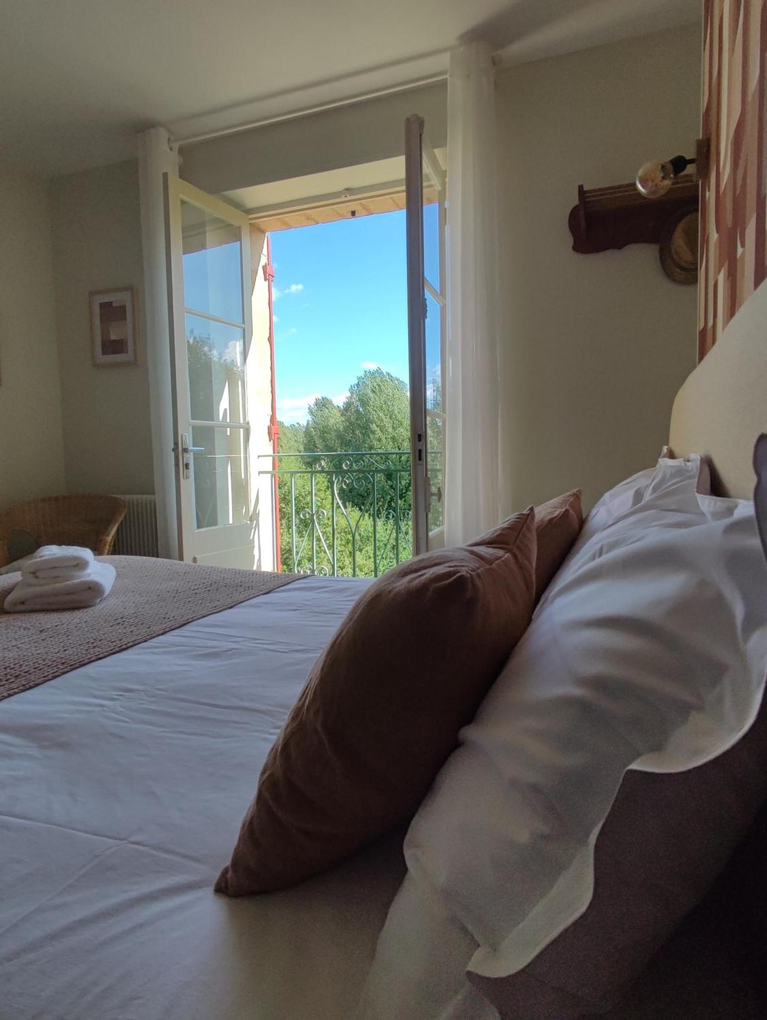 Le Clos Versailles Beynac Exteriör bild